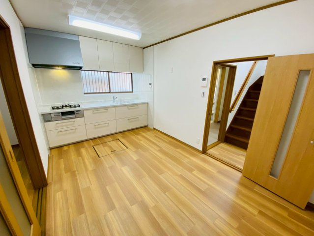 八街ほ　中古戸建の居間・リビング