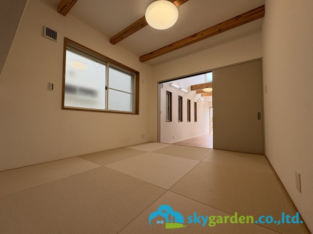 藤沢市片瀬二丁目　中古戸建　の和室|小上がり風の和室