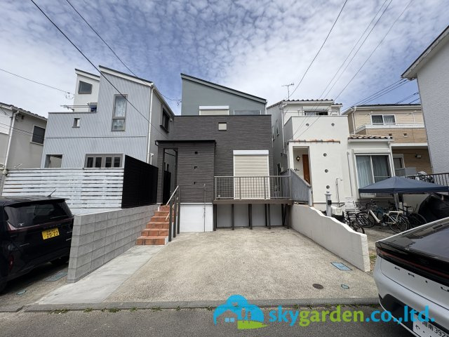 藤沢市片瀬二丁目　中古戸建　の前面道路含む現地写真|前面道路含む現地写真です
