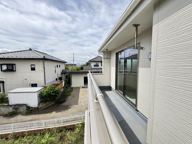 リーブルガーデンS高崎箕郷町上芝第3　1号棟のバルコニー|開放的で明るい空間を演出してくれる南面ワイドバルコニーです。沢山の洗濯物が干せますよ！