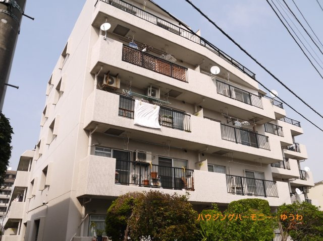 【外観】 | 赤羽シティハイツ | 大変陽当りの良い白い素敵な外観です。