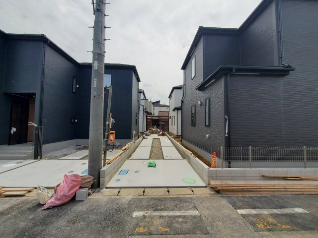 吉川市　高久1丁目　新築戸建　全4棟の前面道路含む現地写真|前面道路含む現地写真です
