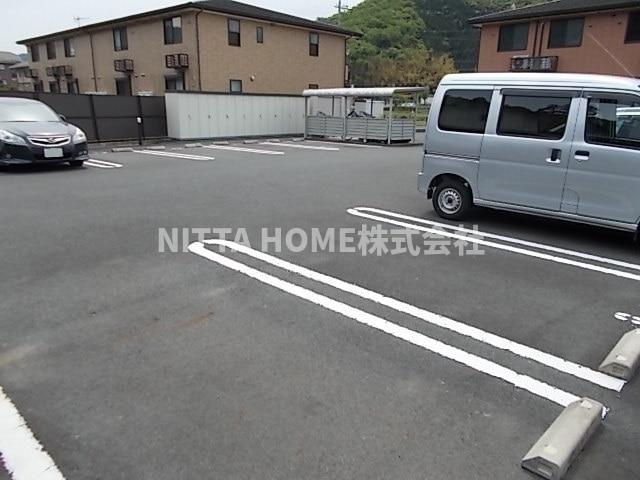 サンリットの駐車場|駐車場は２台分の空きがあります◎