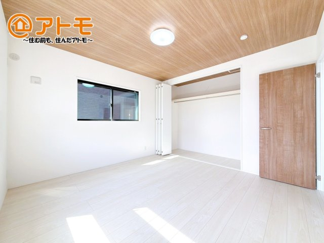 【寝室】 | 沼津市岡宮　新築一戸建て　3号棟 | 毎日すごす部屋の広さや陽当りも気になるポイントですね！現地で体感してみてください♪