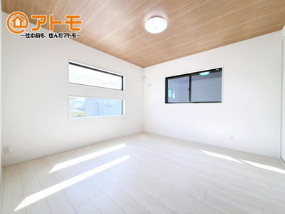 【寝室】 | 沼津市岡宮　新築一戸建て　3号棟 | 各居室に収納がついているので、部屋の中をすっきり見せることができますね！
