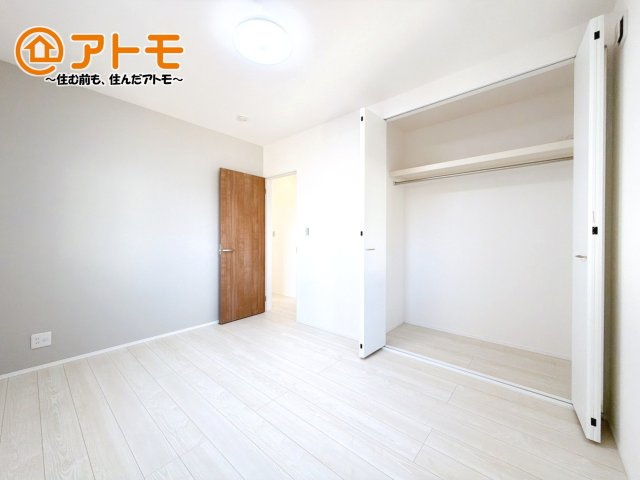【子供部屋】 | 沼津市岡宮　新築一戸建て　3号棟 | 広々使える収納付きの洋室です♪