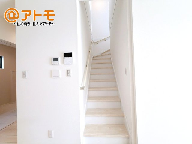 【内装】 | 沼津市岡宮　新築一戸建て　3号棟 | 階段は緩やかで手すりもついているので上りやすくなっています！