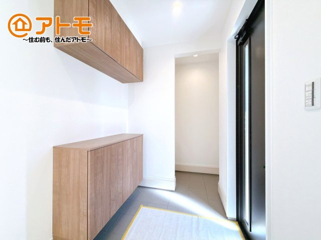 【玄関】 | 沼津市岡宮　新築一戸建て　3号棟 | 玄関は収納付きで使い勝手良好♪見た目もすっきり♪