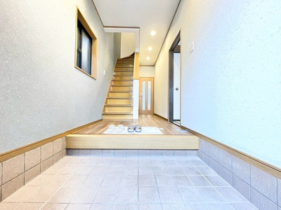 【内装】 | 吹田市岸部北３丁目中古戸建 | 物件を比較検討したいお客様には、「物件比較見学プラン」をご用意しております。こちらの物件だけでなく、お客様の希望に沿った物件を、いくつかまとめてご案内させて頂きます。