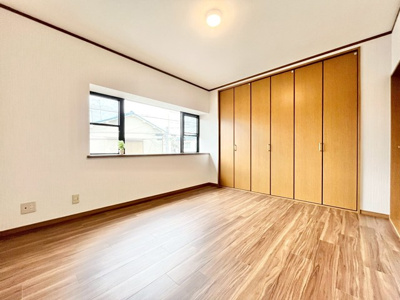 【洋室】 | 吹田市岸部北３丁目中古戸建 | サイトに掲載されていない箇所の写真、撮影してお届けさせて頂きます！気になる物件で、見たい部分の画像が無い場合は、弊社スタッフまでご連絡下さいませ。お客様の気になる箇所を、カメラにて撮影して参ります！