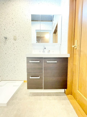 【独立洗面台】 | 吹田市岸部北３丁目中古戸建 | 弊社のファイナンシャルプランナーより、将来に向けた資金計画・住宅ローンの無料相談が皆様に大変ご好評頂いております！物件ご購入の前に、まずはお気軽にご相談くださいませ。