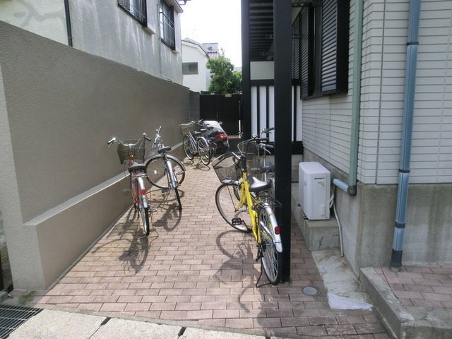 ガーデンハイツのその他共用部分|敷地内自転車置き場有り。