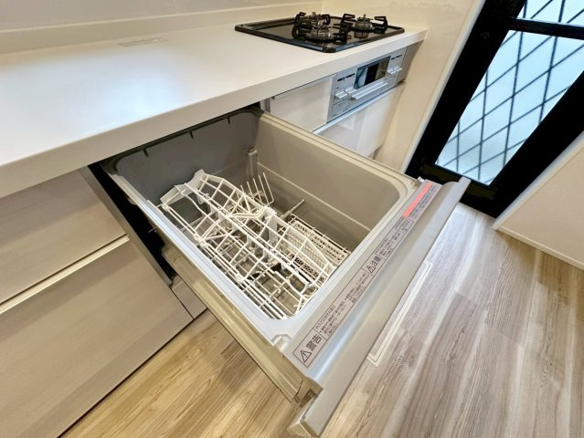 御陵峰ケ堂町2丁目のキッチン|食器洗浄乾燥機付きのシステムキッチンで、食後の団らん時間もご家族と一緒に楽しむことができます！手肌にも優しくママも嬉しい！（R8.4撮影）