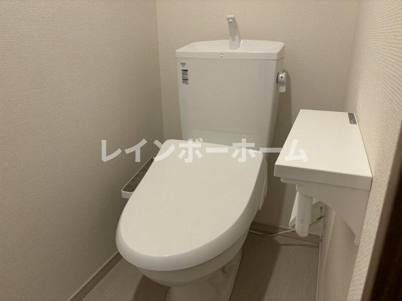 仲介手数料（賃料の1.10ヵ月）の50％OFF対象物件！のトイレ|ゆったりとした空間のトイレです