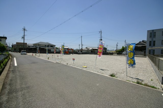 たつの市誉田町福田　売土地の前面道路含む現地写真