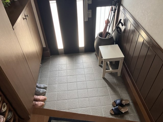 各務原市東山４丁目の玄関
