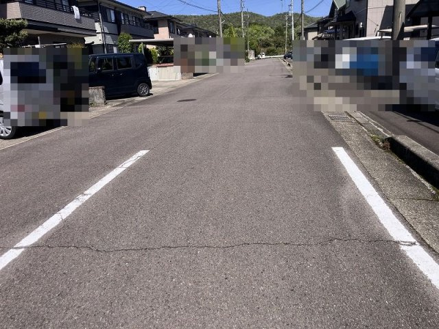 各務原市東山４丁目の前面道路含む現地写真