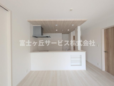 【キッチン】 | 掛川市大渕 新築一戸建て 1号棟 | 前から見たキッチンです