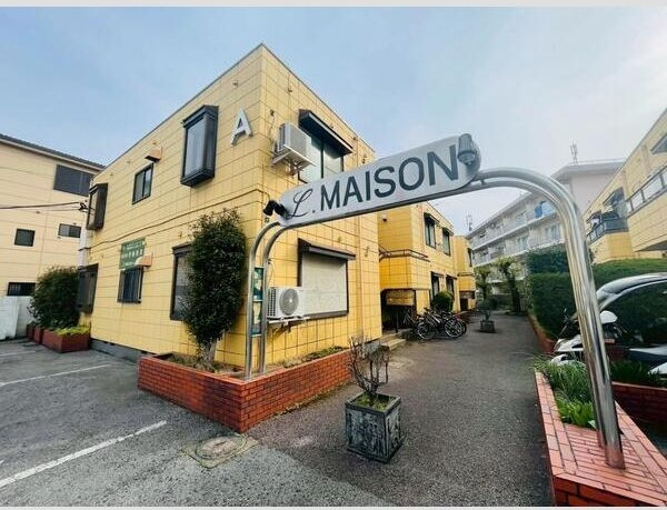 L.MAISON A棟のエントランス