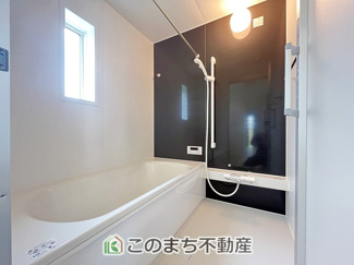 【浴室】 | CRADLE GARDEN古河市中田第6　 | 雨の日の洗濯も安心♪換気乾燥暖房機を完備した1坪サイズのシステムバスです！
