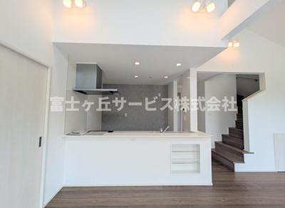 【キッチン】 | 掛川市大渕 新築一戸建て 2号棟 | 前から見たキッチンです