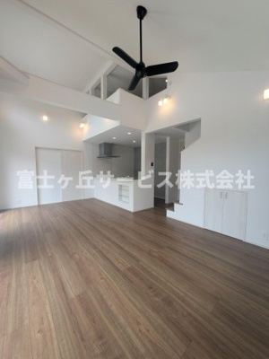 【居間・リビング】 | 掛川市大渕 新築一戸建て 2号棟 | リビングダイニングです