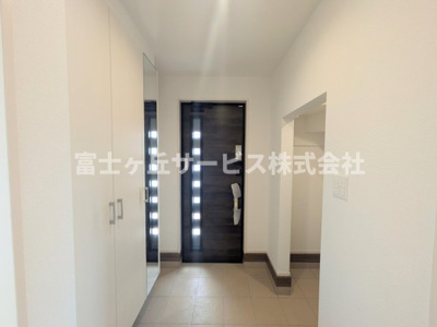【玄関】 | 掛川市大渕 新築一戸建て 2号棟 | 玄関です