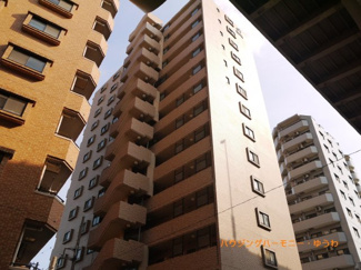 【外観】 | 穏やかな風と陽光を導き、プライバシーに配慮された設計プランを採用し、居住性を一段と心地よいものにしています。