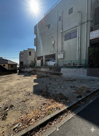 吹田市山手町3丁目　新築戸建の外観|前面道路含む現地写真です