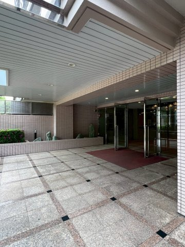ルイシャトレ須磨名谷のエントランス