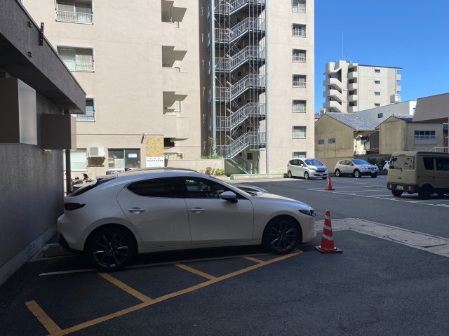 メガロコープ西陣Ａ棟の駐車場