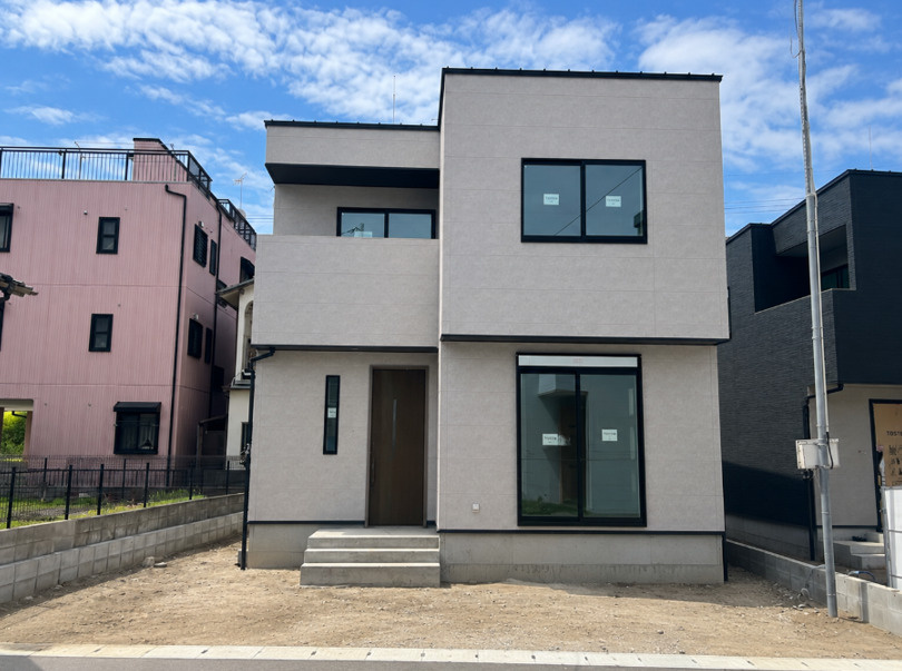 安佐南区西原2丁目の駐車場|駐車スペースを確保した住まい。日常のお出かけや来客時にも安心です。
