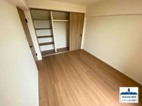 3LDK南向き住戸！サンマンションアトレ猫ヶ洞の洋室|全居室収納＆収納スペースありで、お部屋が片づきやすくなっています。