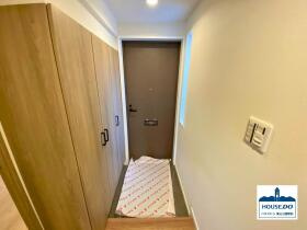 3LDK南向き住戸！サンマンションアトレ猫ヶ洞の玄関|十分な収納スペースを完備した玄関は、忙しい朝でもさっと必要なものを取り出しやすく、快適な暮らしをサポートします♪