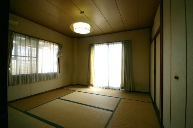 中古戸建　御津町朝臣の和室|１階ダイニングキッチンにつながる和室
