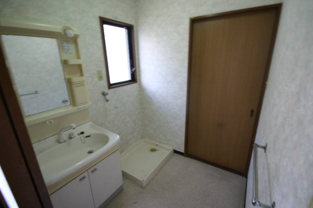 中古戸建　御津町朝臣の独立洗面台|２階洗面所