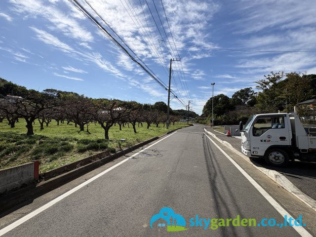 茅ヶ崎市第1芹沢　新築戸建　全４棟2号棟の前面道路含む現地写真|ノスタルジックで長閑な風景が魅力です