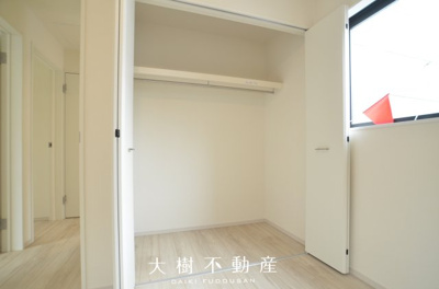 【洋室】 | 座間市相武台１丁目　新築戸建て　全１棟【仲介手数料無料】 | 2階　洋室2（5.2帖）クローゼット