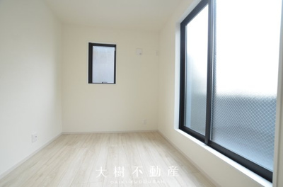 【洋室】 | 座間市相武台１丁目　新築戸建て　全１棟【仲介手数料無料】 | 2階　洋室3（5.2帖）