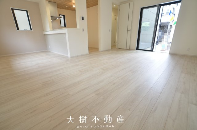 【居間・リビング】 | 座間市相武台１丁目　新築戸建て　全１棟【仲介手数料無料】