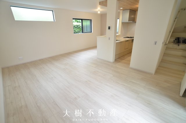 【居間・リビング】 | 座間市相武台１丁目　新築戸建て　全１棟【仲介手数料無料】