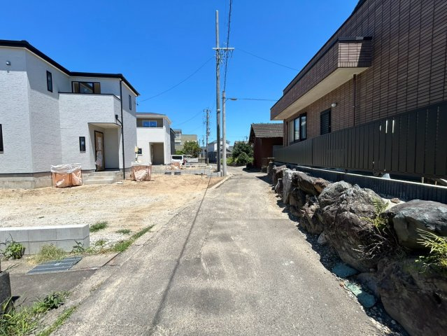 リーブルガーデン　江南市鹿子島町第四　全3区画分譲の前面道路含む現地写真|「現地（2026年7月10日）撮影」
■前面道路　
■ヤマダ不動産　株式会社リライフ