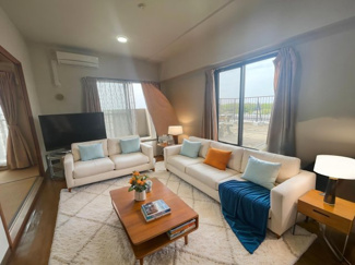 【居間・リビング】 | ベルドゥムール柏湯元温泉 | 広々LDKでお部屋づくりも自由自在です！
※AI加工で家具を配置しています。実際にはございません。