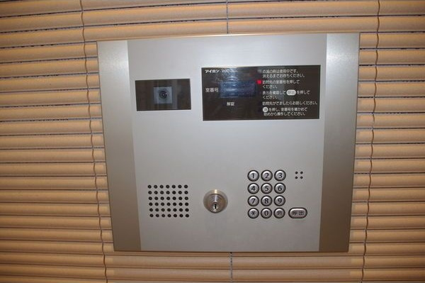 高畑T-2マンションのエントランス