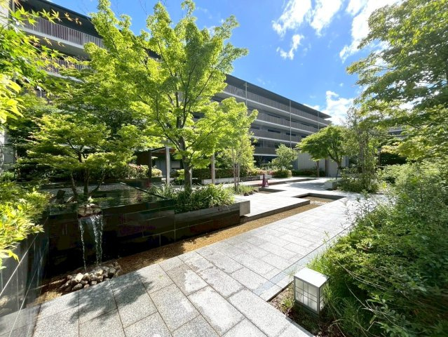 パークシティ桂ジオの中庭|◇水のせせらぎと緑に癒される、毎日の暮らしにゆとりを感じる心地よい空間！

室内（2026年5月）撮影