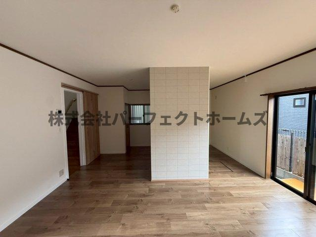 高野道2丁目戸建　賃貸の居間・リビング|おしゃれなリビングです