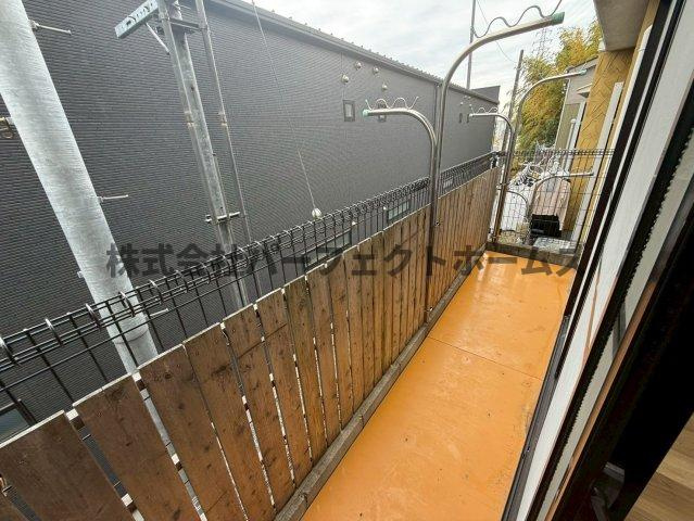 高野道2丁目戸建　賃貸のバルコニー|暖かな日差しのふりそそぐバルコニー