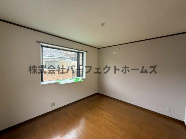 高野道2丁目戸建　賃貸の洋室|明るい洋室です