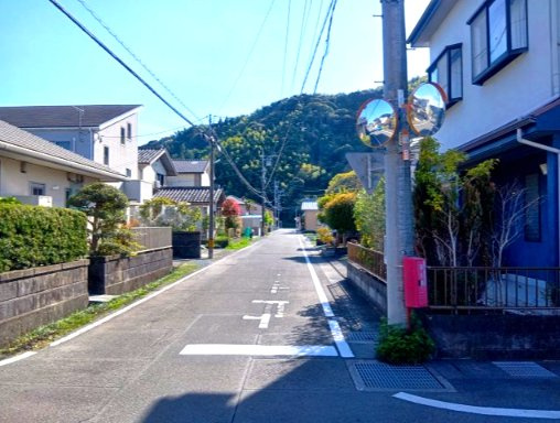 売中古戸建　藤枝市時ケ谷の前面道路含む現地写真|角地は、日当たりや風通し良好です！