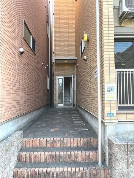 ベルメゾン尾頭橋のエントランス
